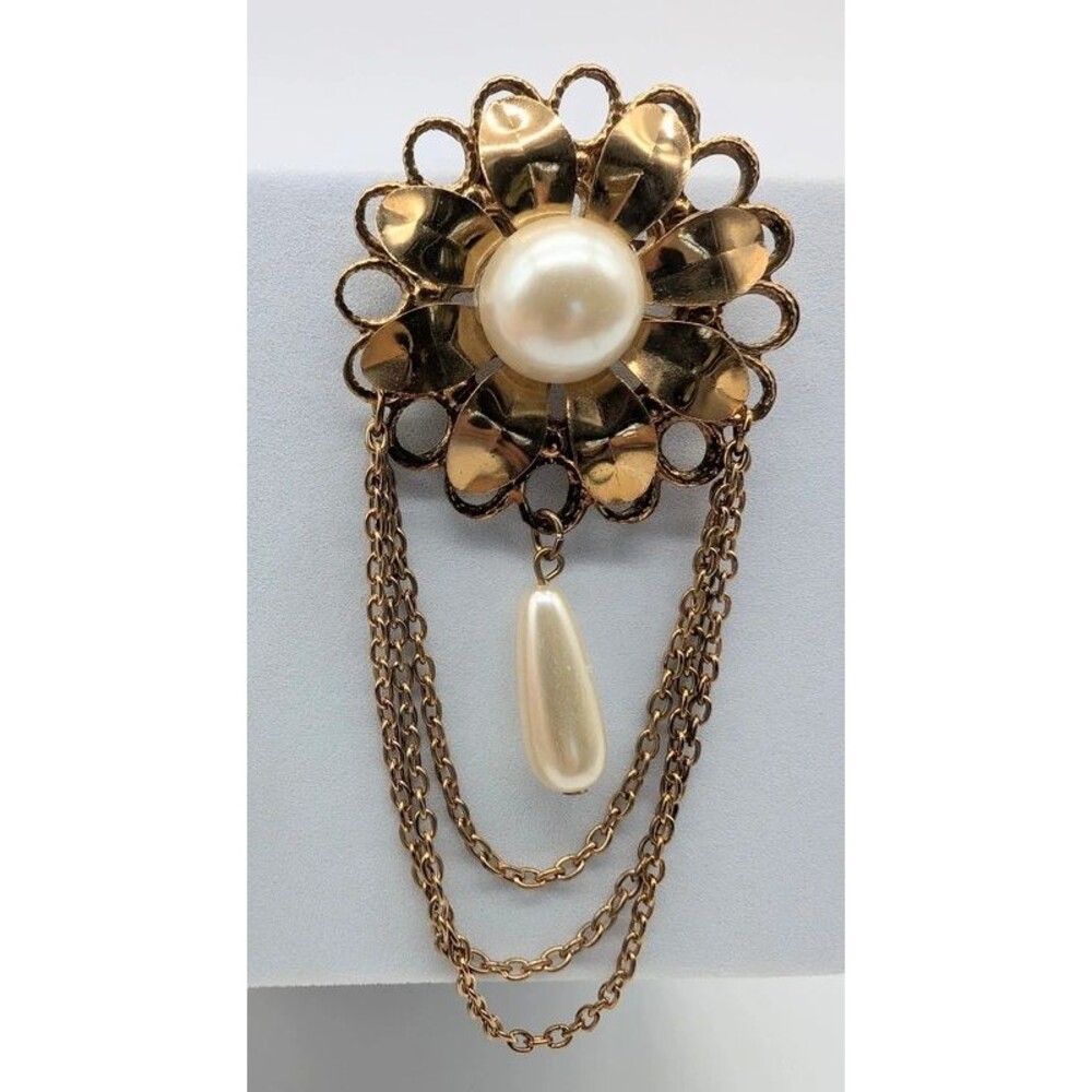 Vtg Gold Tone Faux Pearl Brooch Pin Filigree Dangle Chain